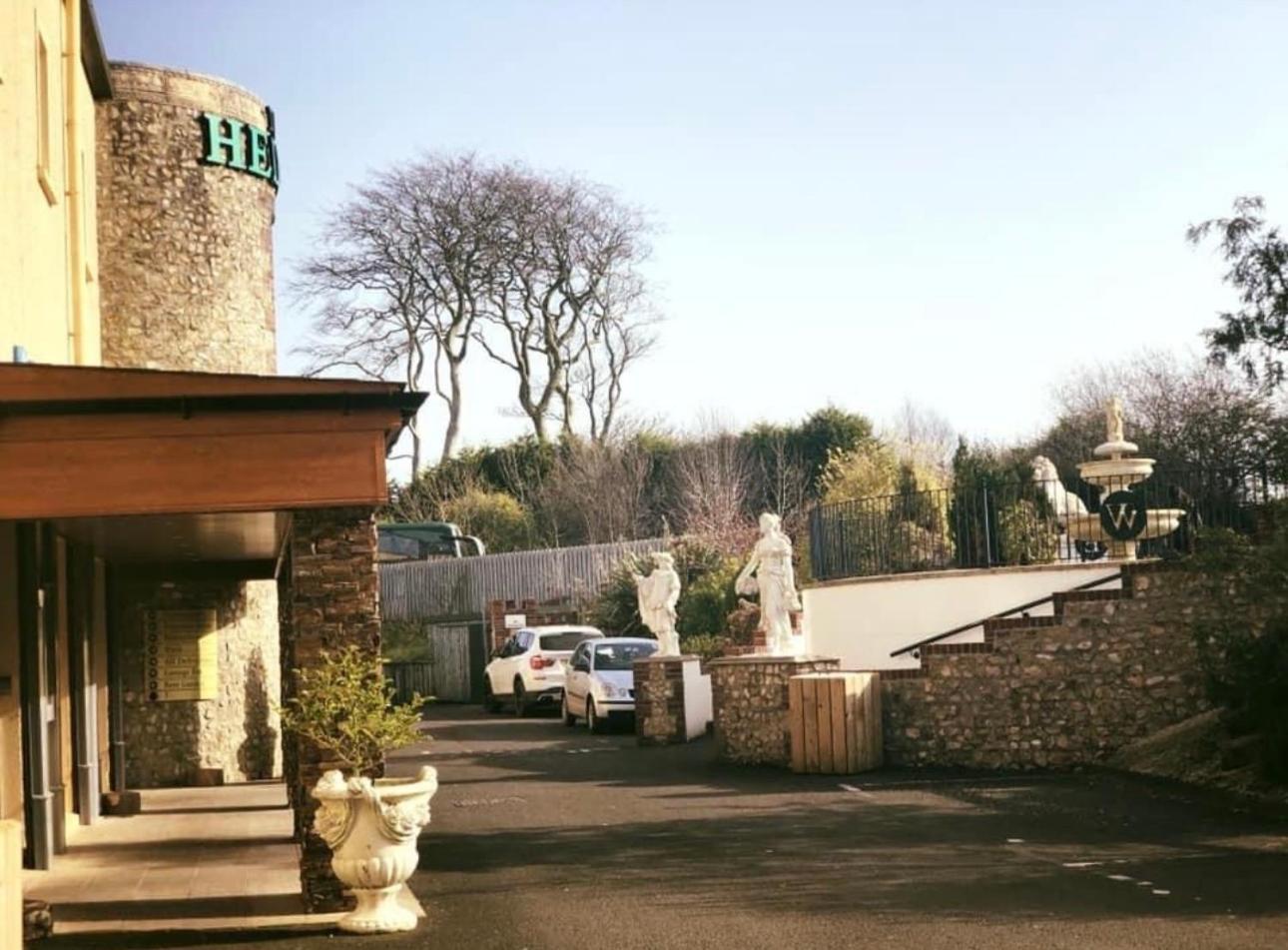 The Hedges Hotel Stranocum Eksteriør bilde